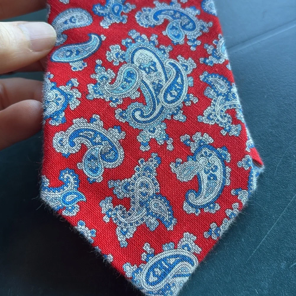 Ligatta Red and Blue Paisley Print Linen Tie